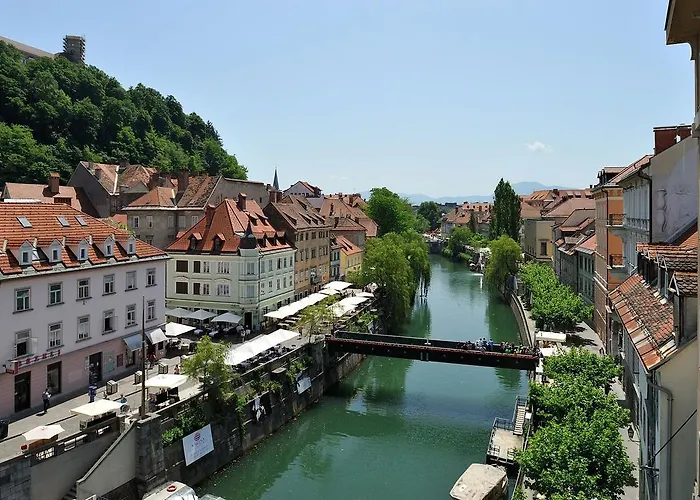 Fishsquare Apartman *